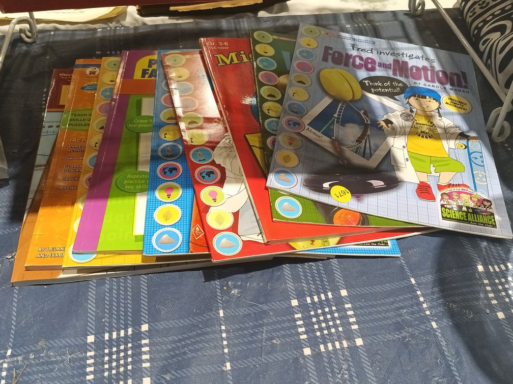 LOT OF EDUCATIONAL KIDS BOOKS