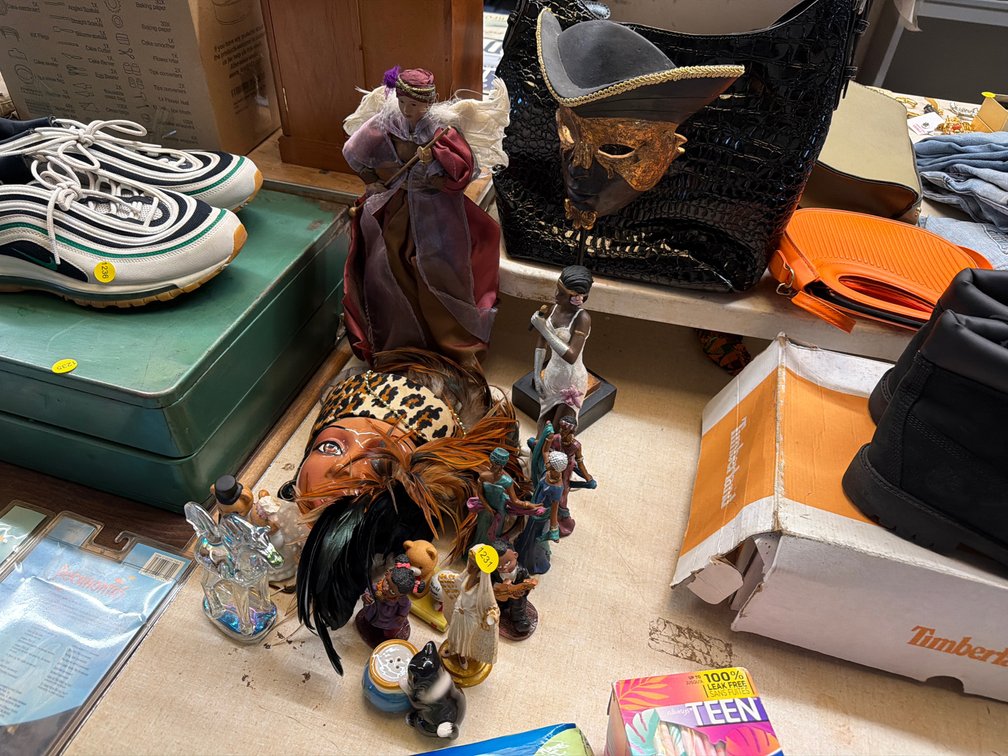 VARIOUS FIGURINES & DECOR