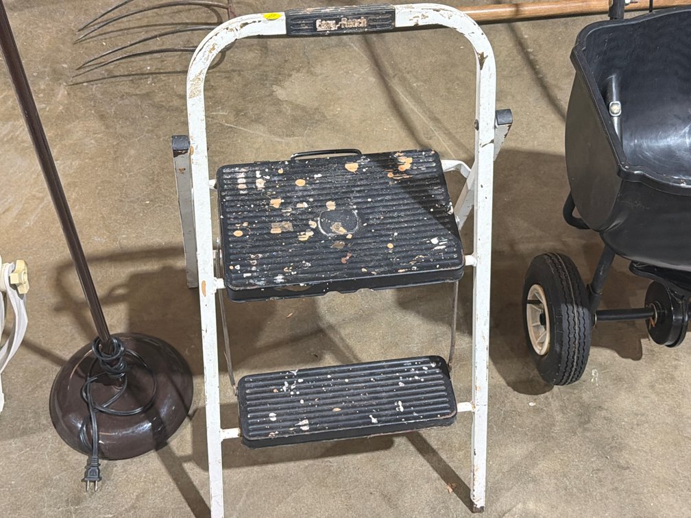 STEP LADDER