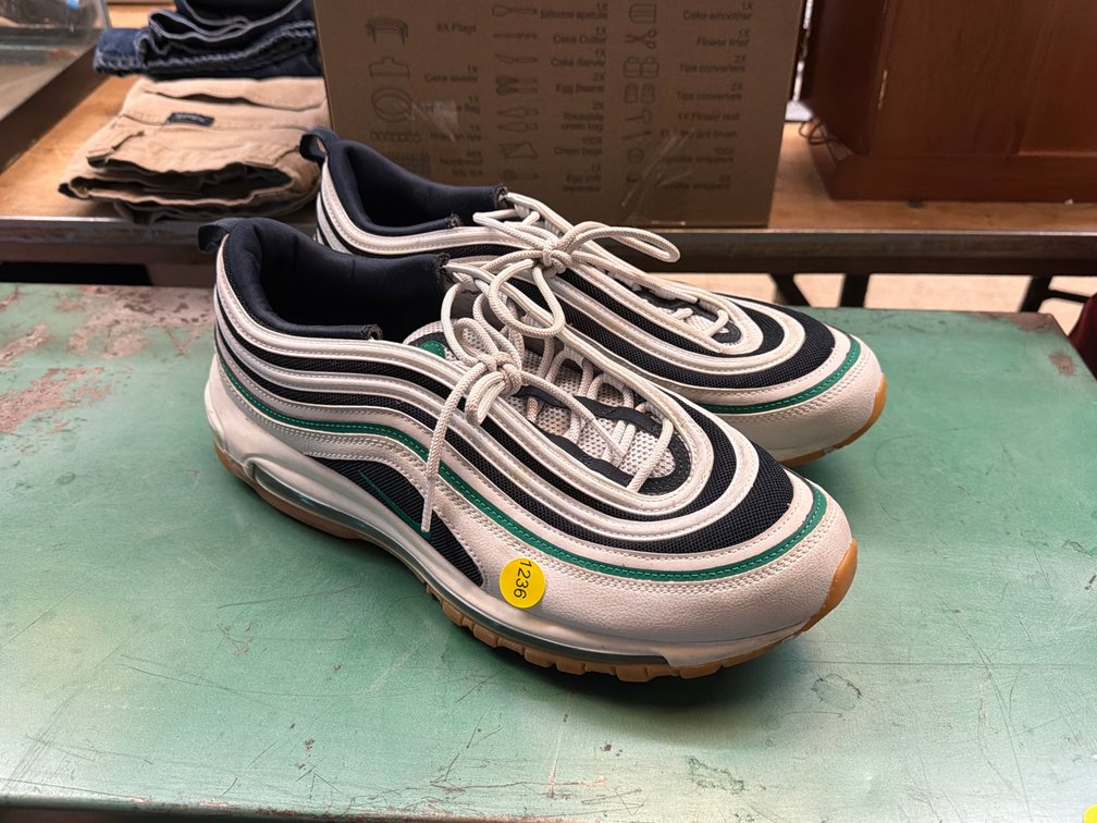 NIKE SHOES