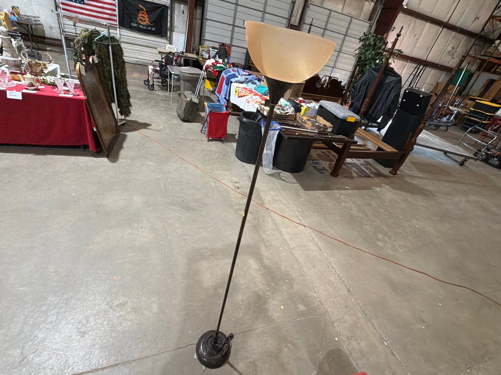 FLOOR LAMP
