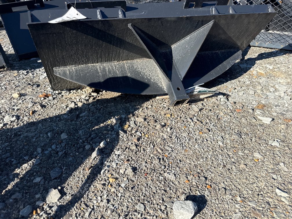 SKID STEER RECEIVER HITCH PLATE