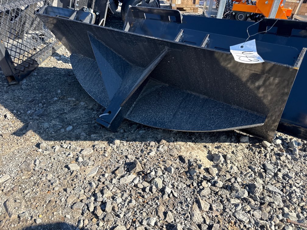 SKID STEER RECEIVER HITCH PLATE