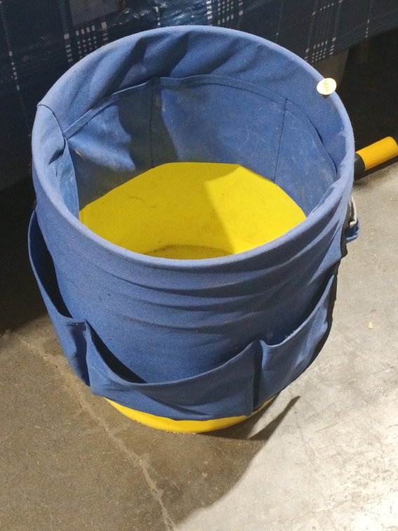 BUCKET WITH ORGANIZER