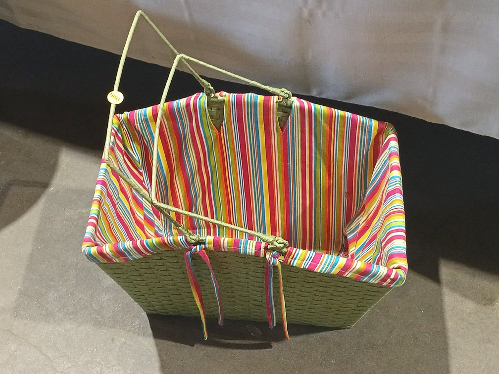 PICNIC BASKET