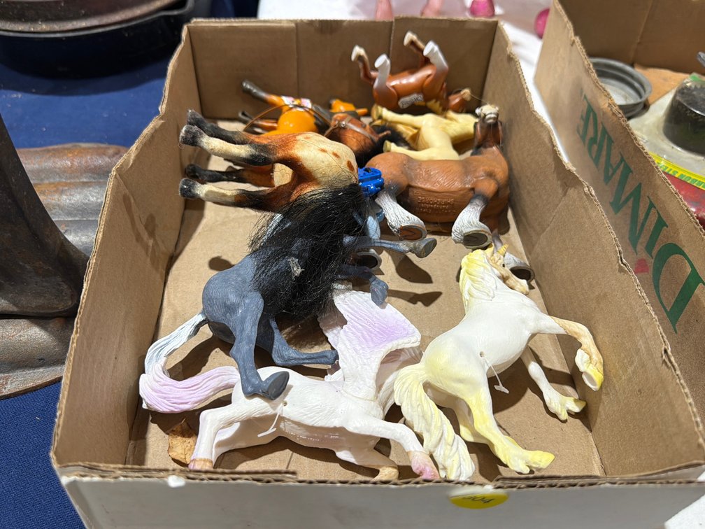 HORSE FIGURES