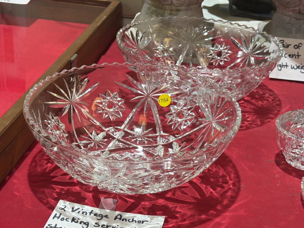 (2) VINTAGE ANCHOR HOCKING SERVING BOWLS