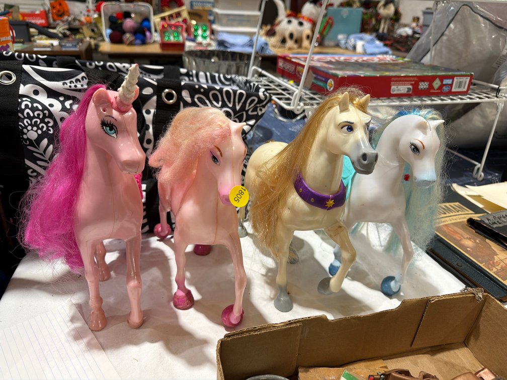 HORSE/UNICORN FIGURES