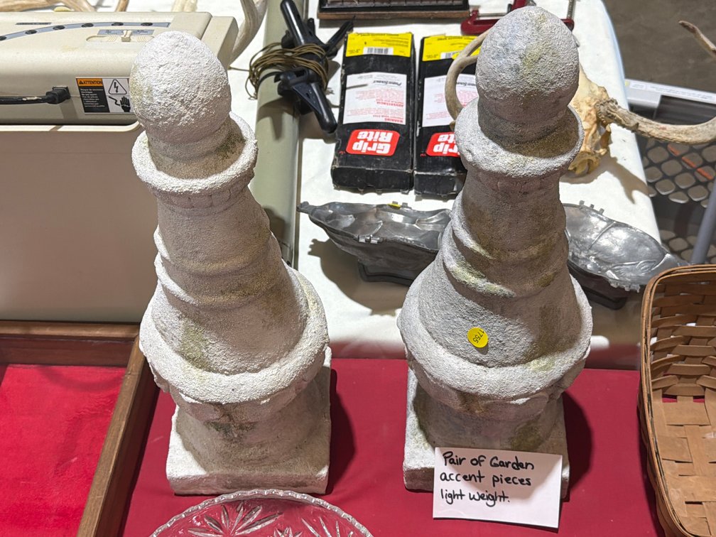 LAIR OF GARDEN ACCENT PIECES 21”