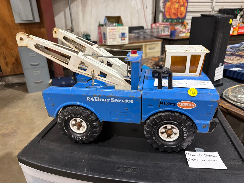 1970S MIGHTY TONKA DOUBLE BOOM TOW TRUCK