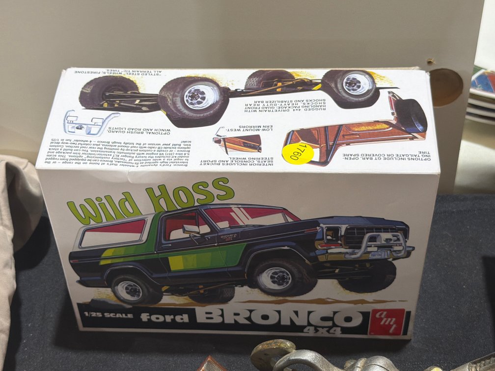 WILD HORSE 1/24 SCALE BRONCO MODEL KIT