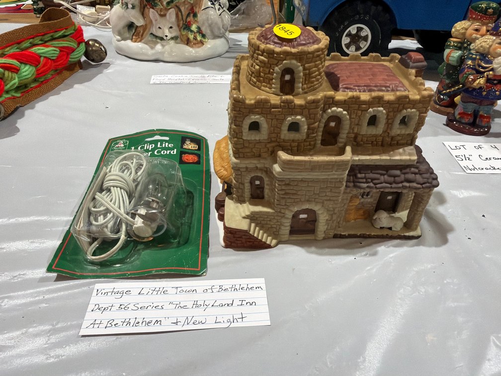 VINTAGE “THE HOLY LAND INN AT BETHLEHEM”  DEPT 56 WITH NEW LIGHT