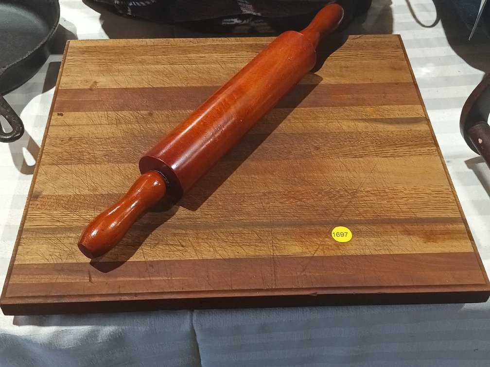 CUTTING BOARD AND ROLLING PIN