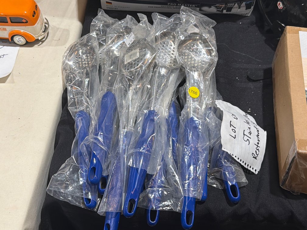LOT OF SERVING SPOONS
