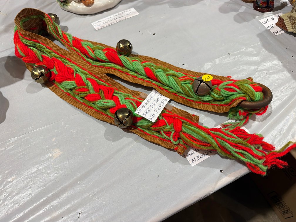 VINTAGE HANDMADE CHRISTMAS SLEIGH BELL DOOR HANGER