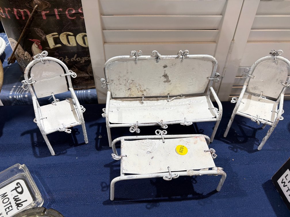 WHITE METAL MINI PATIO FURNITURE SET