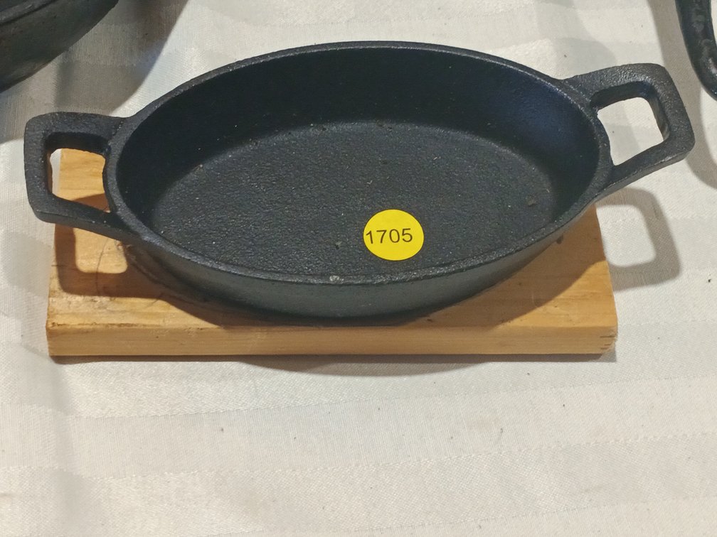 DELMONICOS SMALL CAST IRON DISH