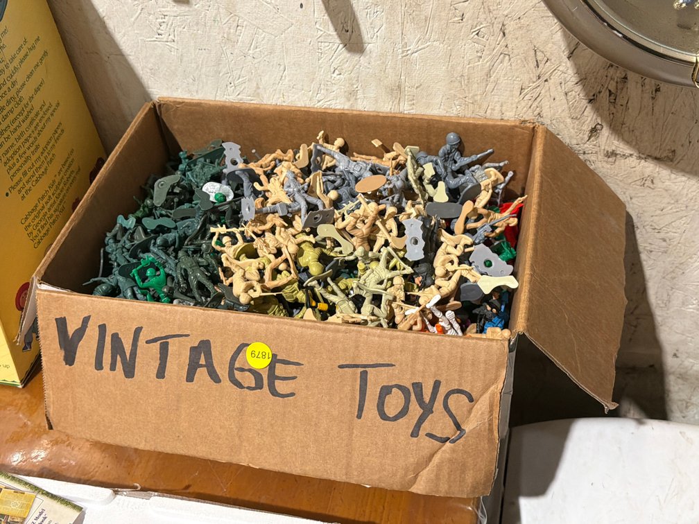 ARMY MEN, VINTAGE TOYS