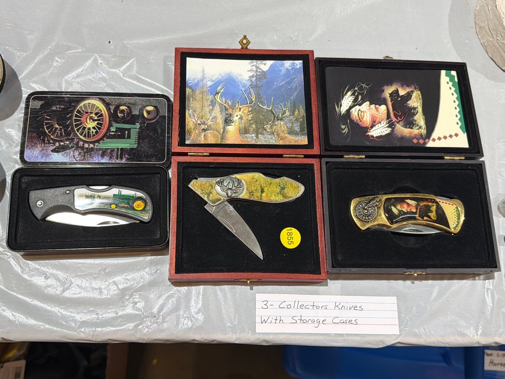 3 COLLECTOR KNIVES WITH CASES
