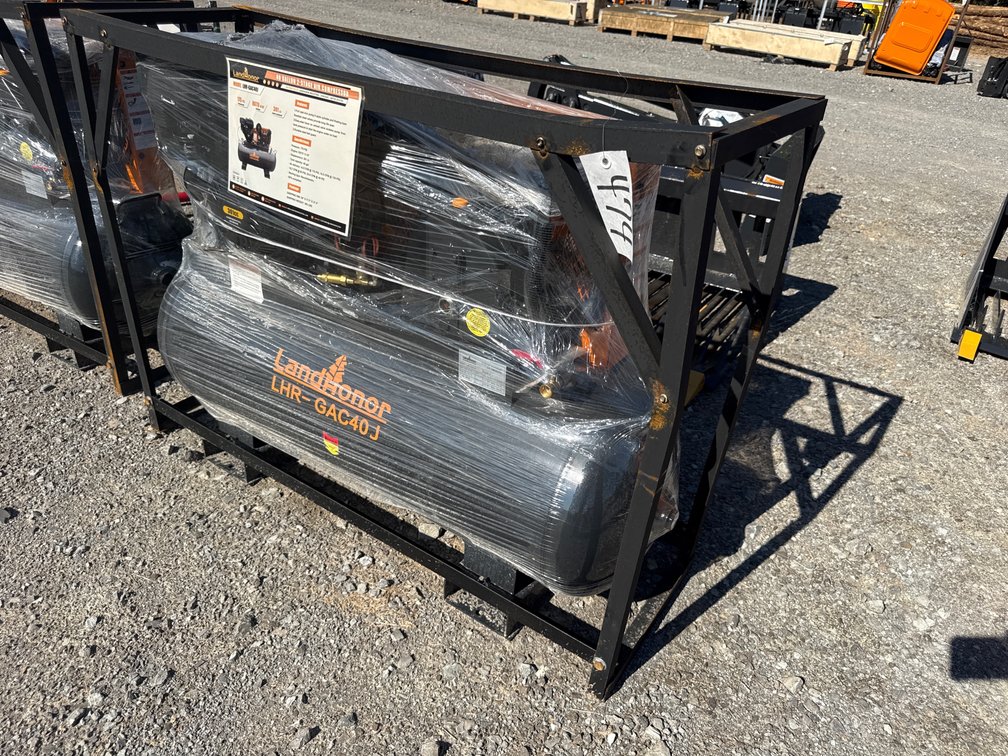 40 GALLON GAS POWERED AIR COMPRESSOR
