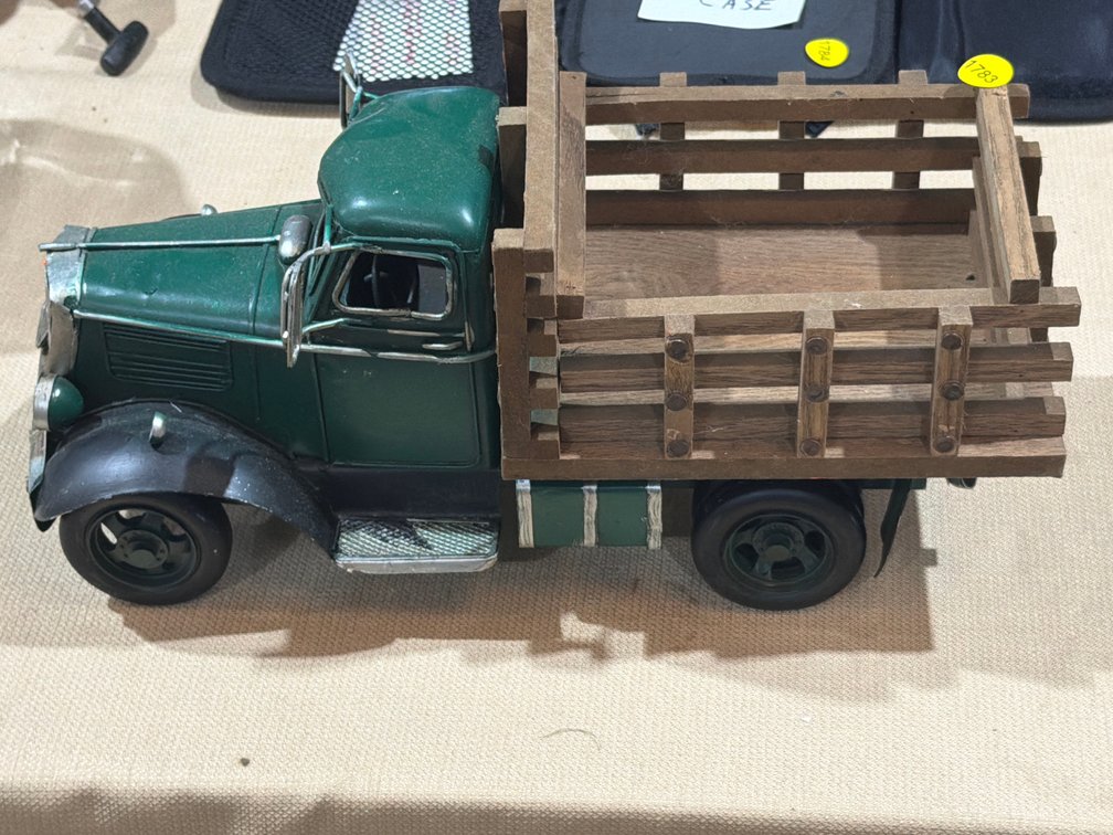 TOY TRUCK