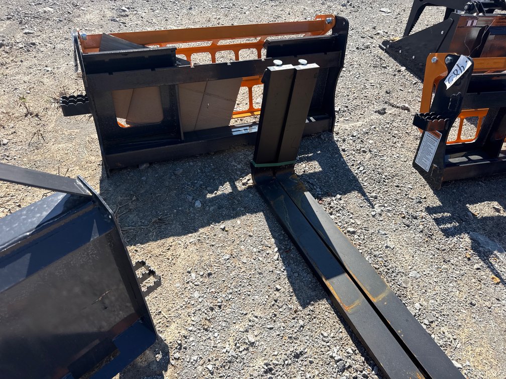 SKID STEER PALLET FORKS