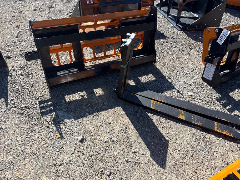 SKID STEER PALLET FORKS