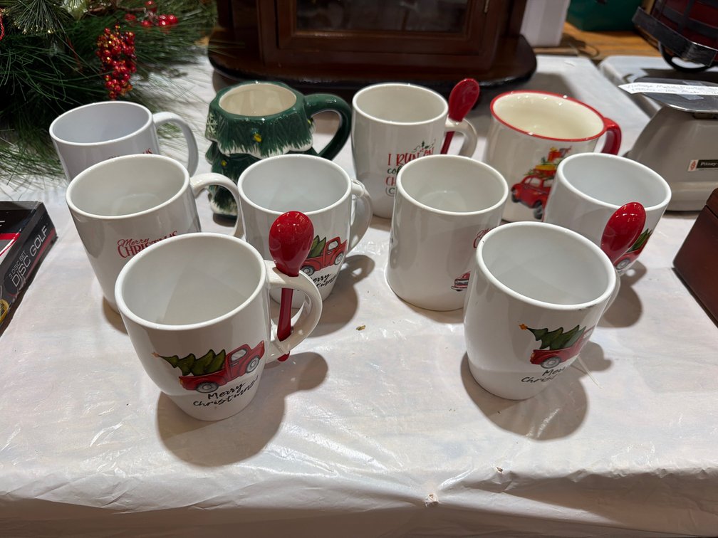 10 CHRISTMAS MUGS