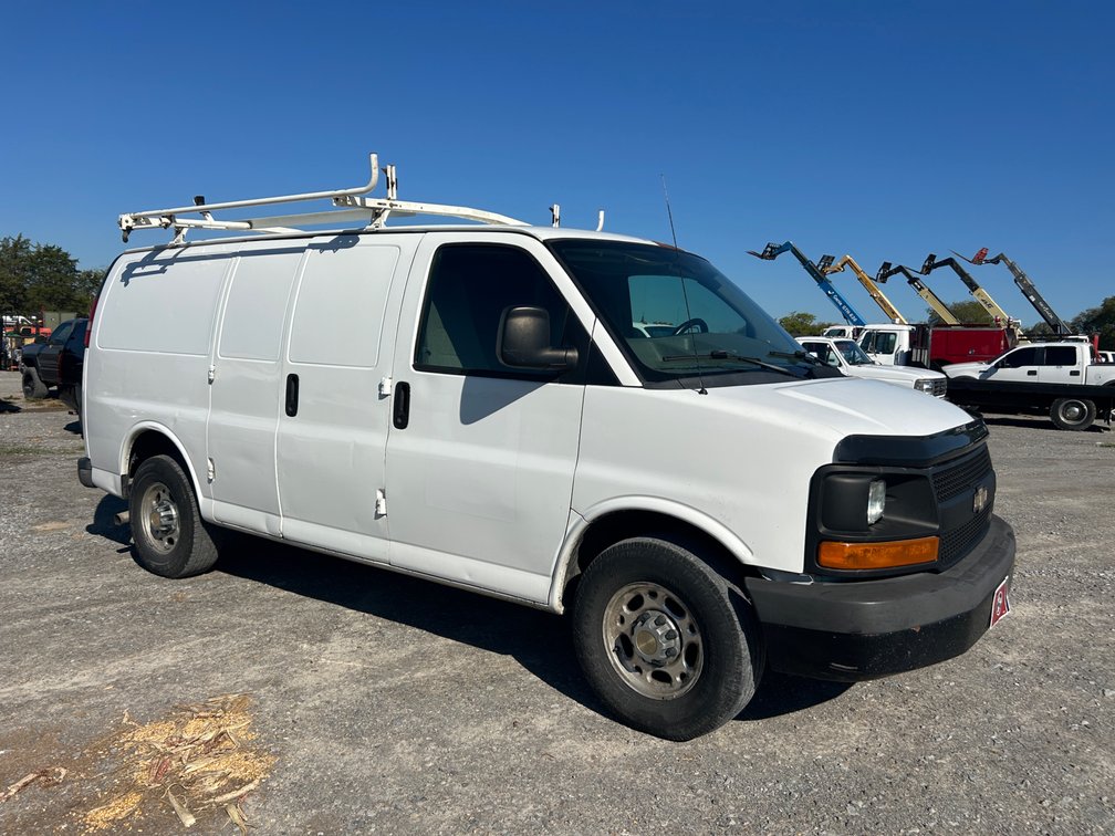 2010 CHEVROLET EXPRESS VAN (Title)