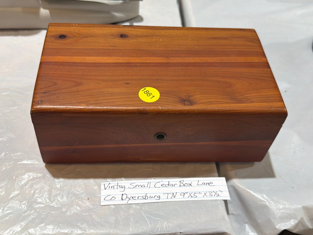 VINTAGE LANE CEDAR BOX