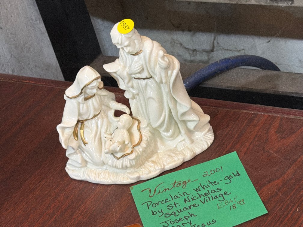 VINTAGE PORCELAIN WHITE GOLD HOLY FAMILY FIGURE