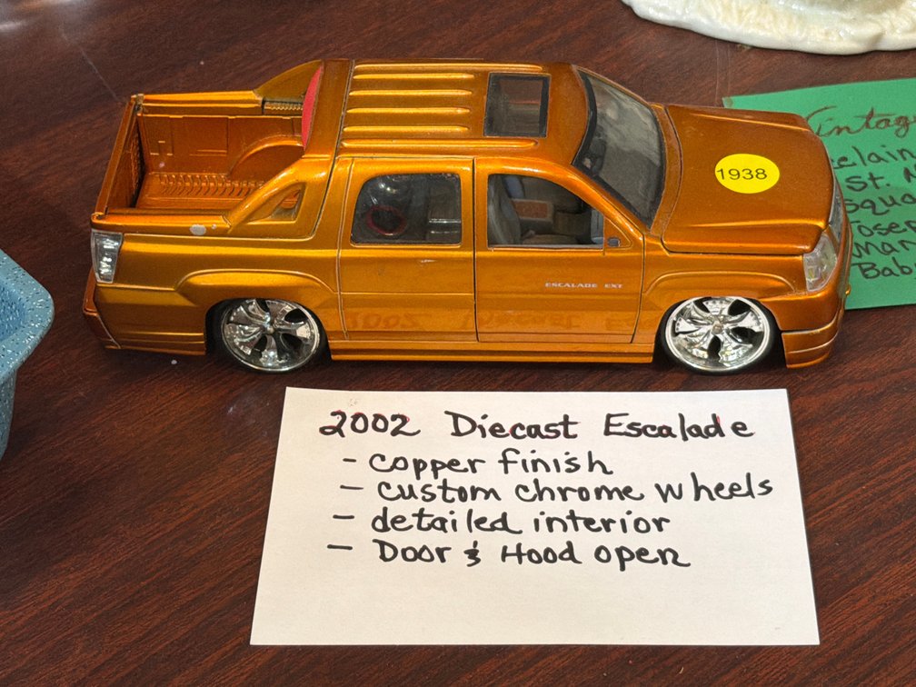 2002 1:24 SCALE DIECAST ESCALADE
