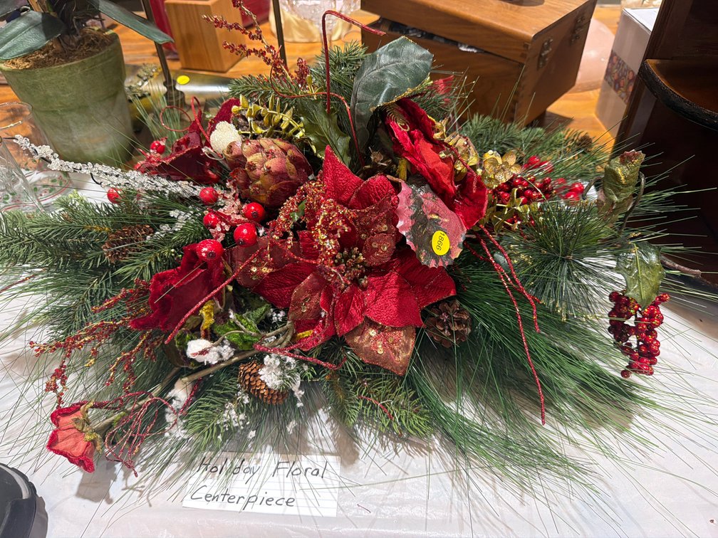 HOLIDAY FLORAL CENTERPIECE