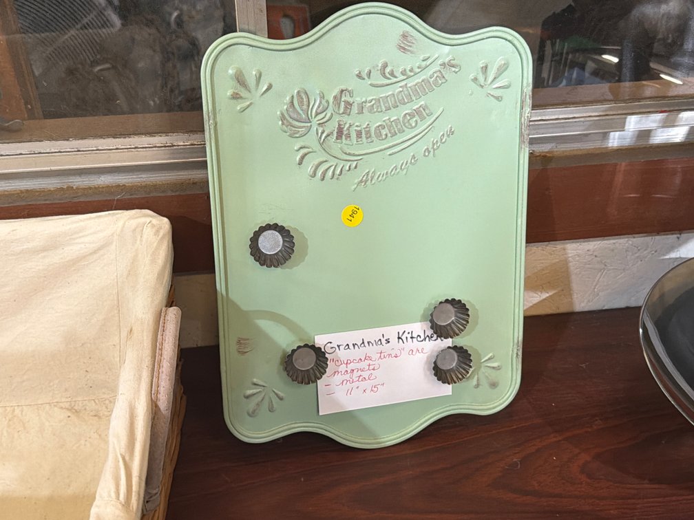 GRANDMAS KITCHEN MAGNETIC BOARD 11”X15”