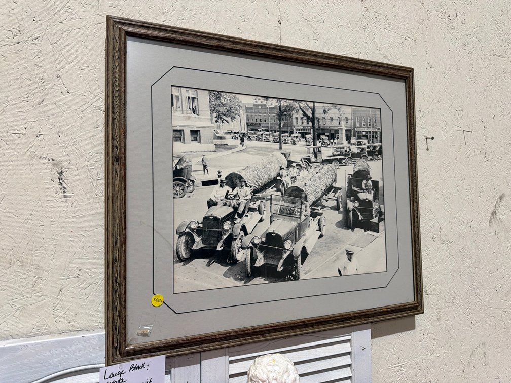 LARGE BLACK & WHITE FRAMED PRINT
