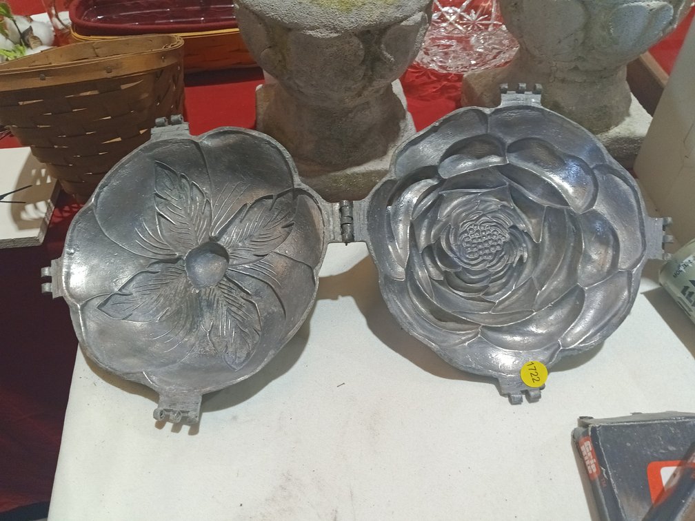 METAL FLOWER MOLD
