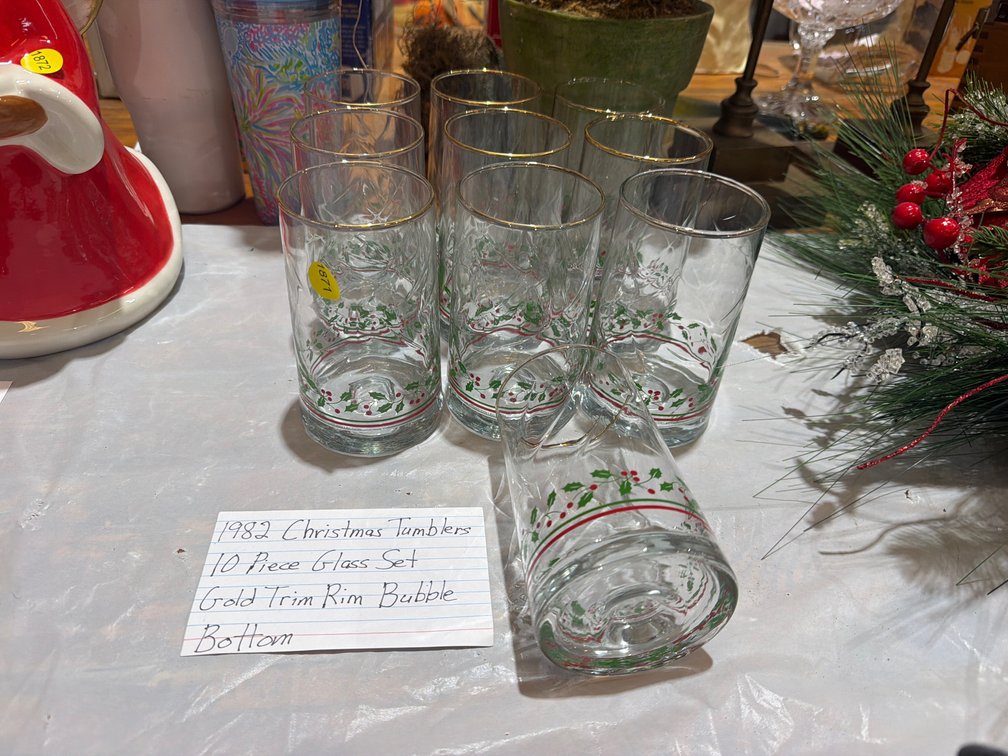 10PC 1982 CHRISTMAS TUMBLERS SET