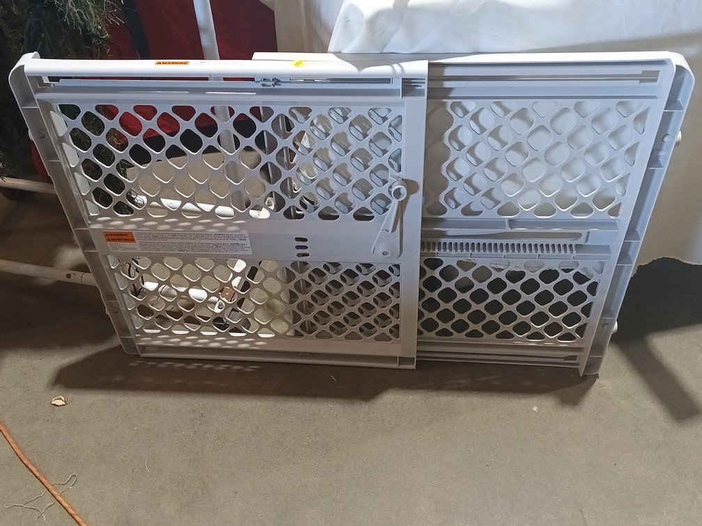 CHILD/PET GATE
