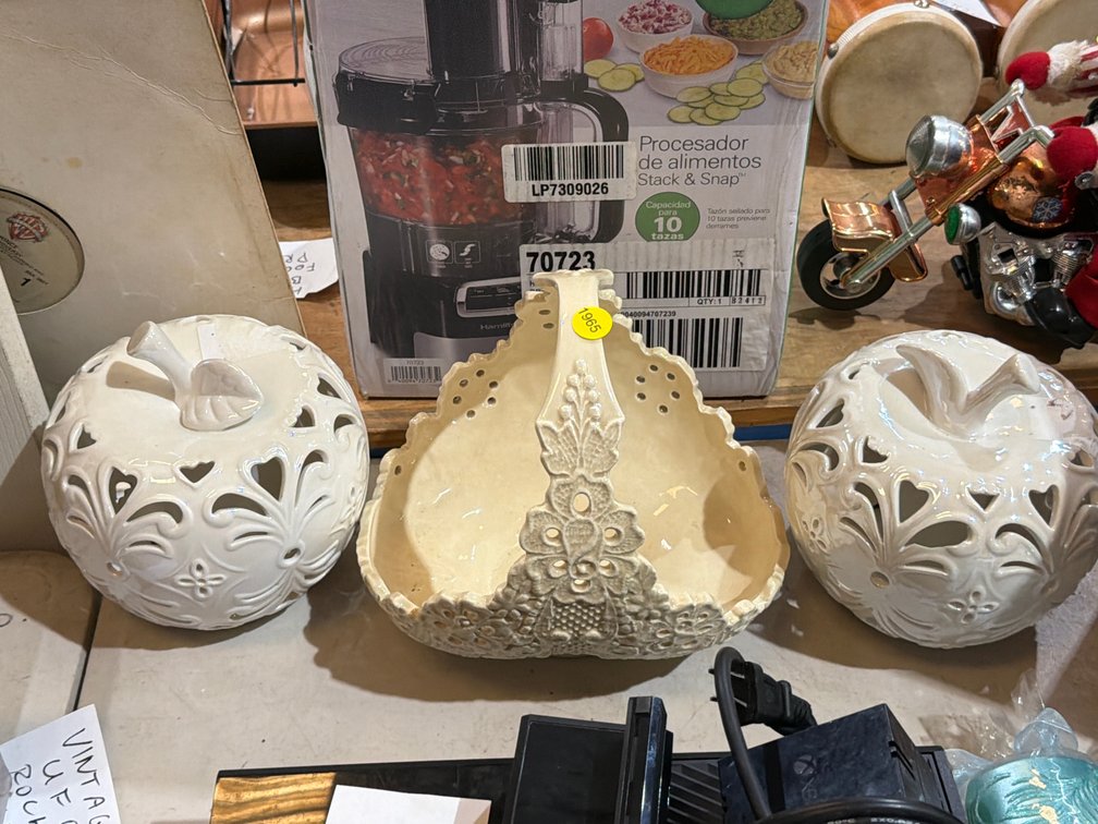 APPLE CANDLE HOLDERS AND CERAMIC BASKET