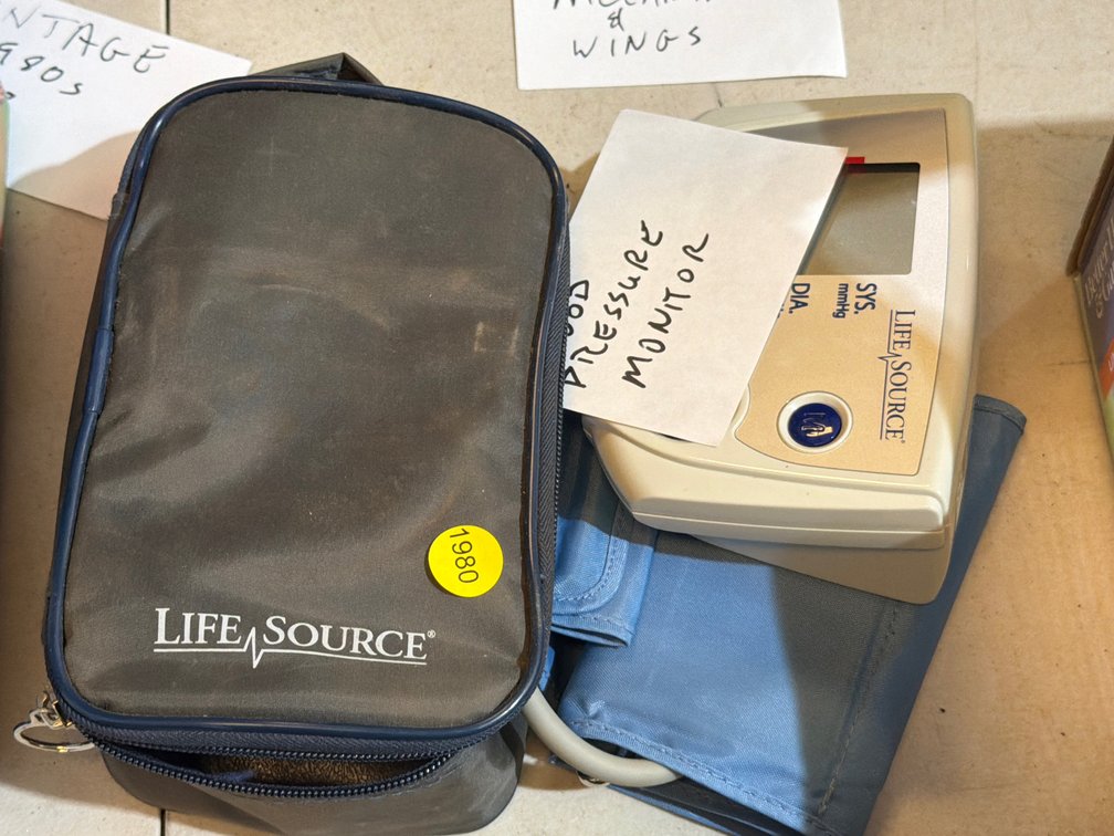 BLOOD PRESSURE MONITOR