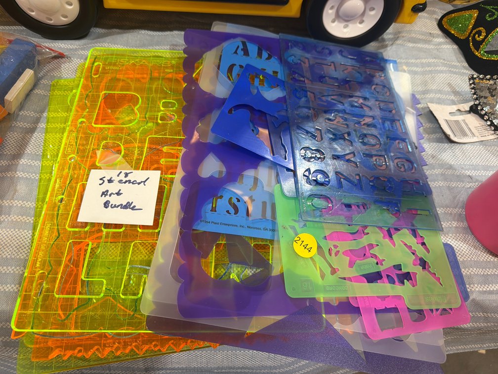 18 ART STENCILS