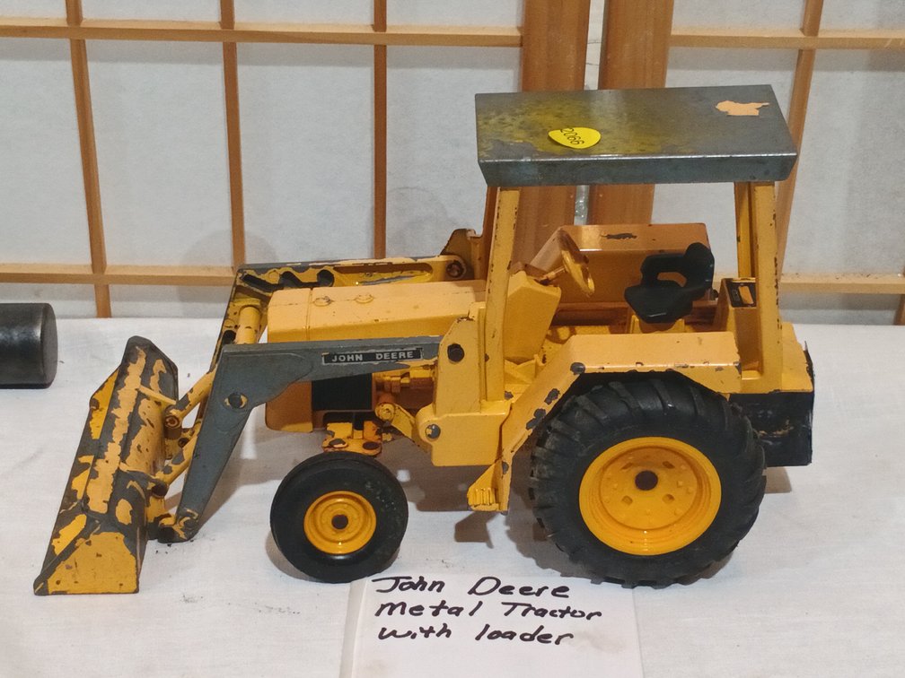 JOHN DEERE METAL TRACTOR WITH LOADER