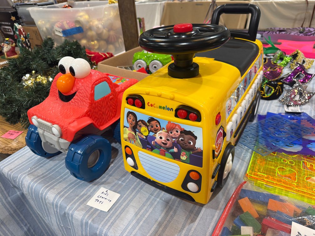 ELMO TRUCK AND COCOMELON BUS