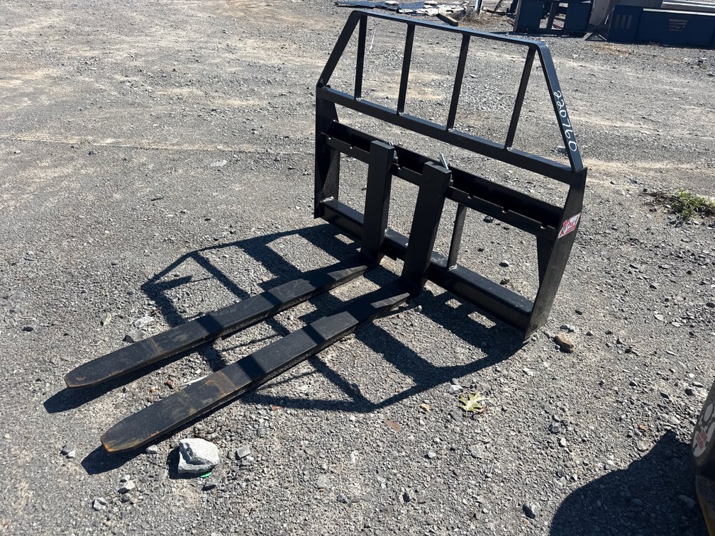 SKID STEER PALLET FORKS