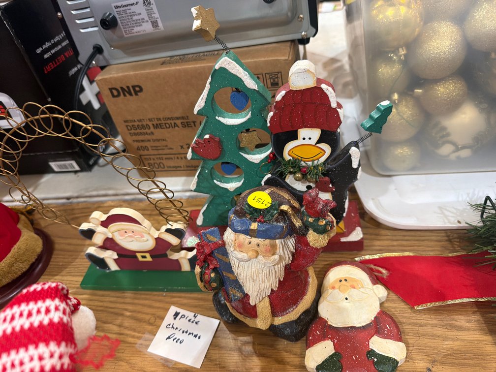 4PCS OF CHRISTMAS DECOR