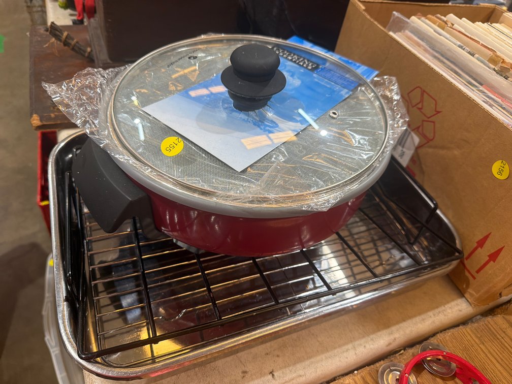 RED POT AND ROASTING PAN WITH RACK