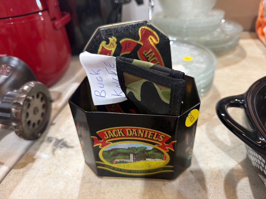 JACK DANIEL’S TIN WITH KNIVES