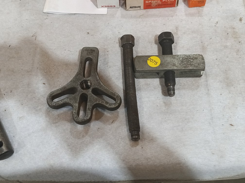 (2) CAL-VAN PULLERS