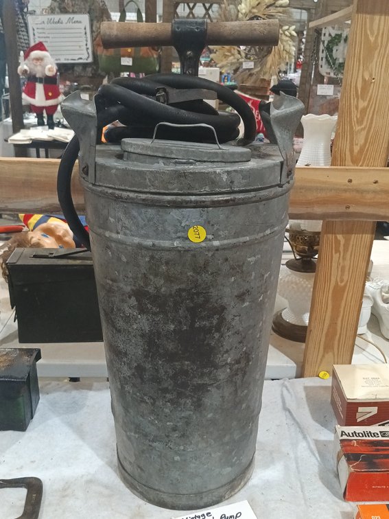 VINTAGE HANDLE PUMP