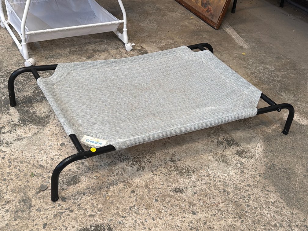 COOLAROO ELEVATED PET BED